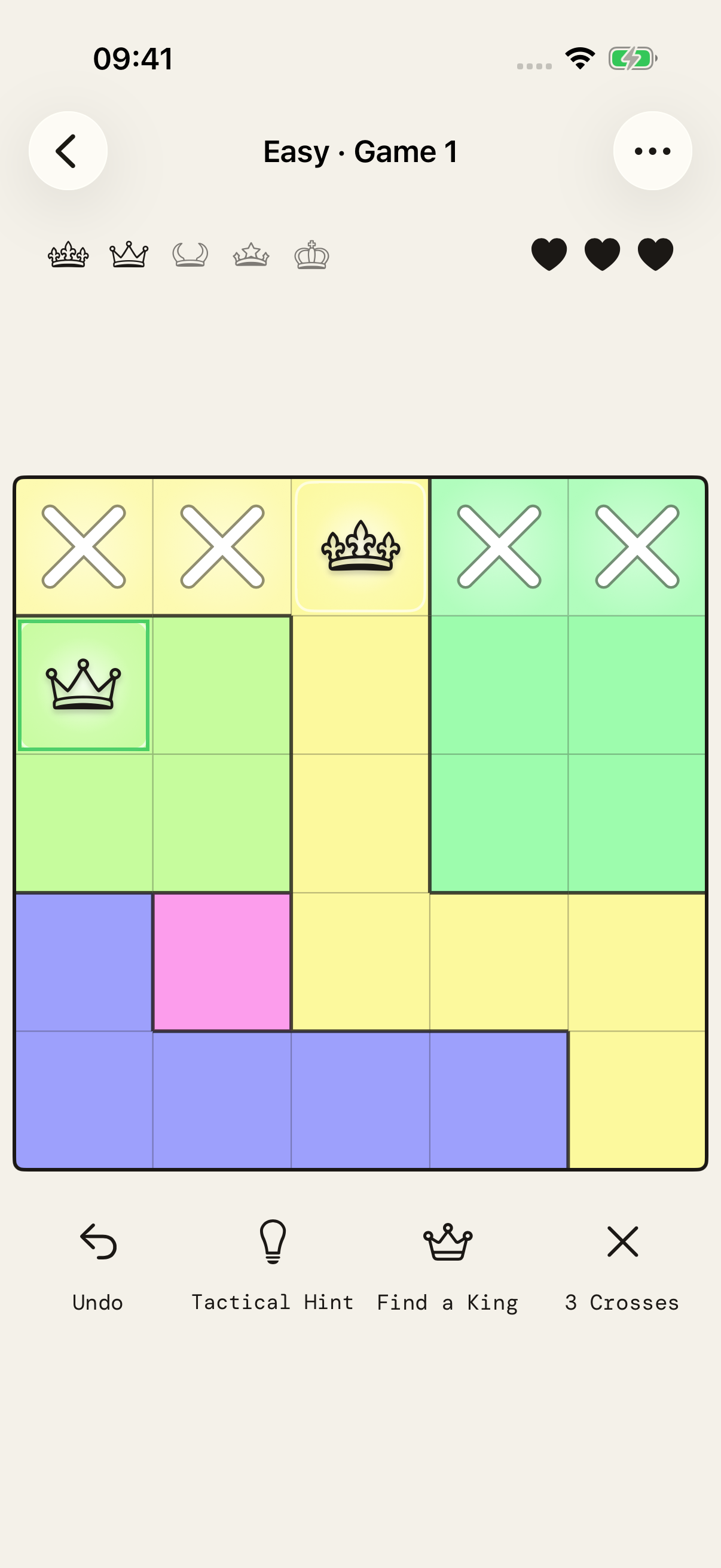 Kings Classic: a colourful board with placed crowns and crosses.